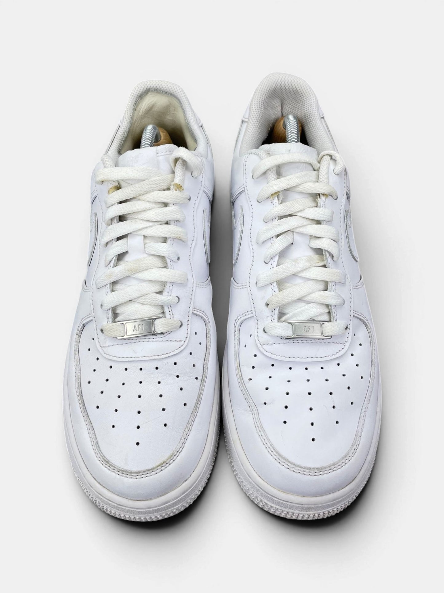 Nike Air Force 1 Low Triple White — buty sportowe męskie w bardzo dobrym stanie rozmiar 44.5, widok z góry