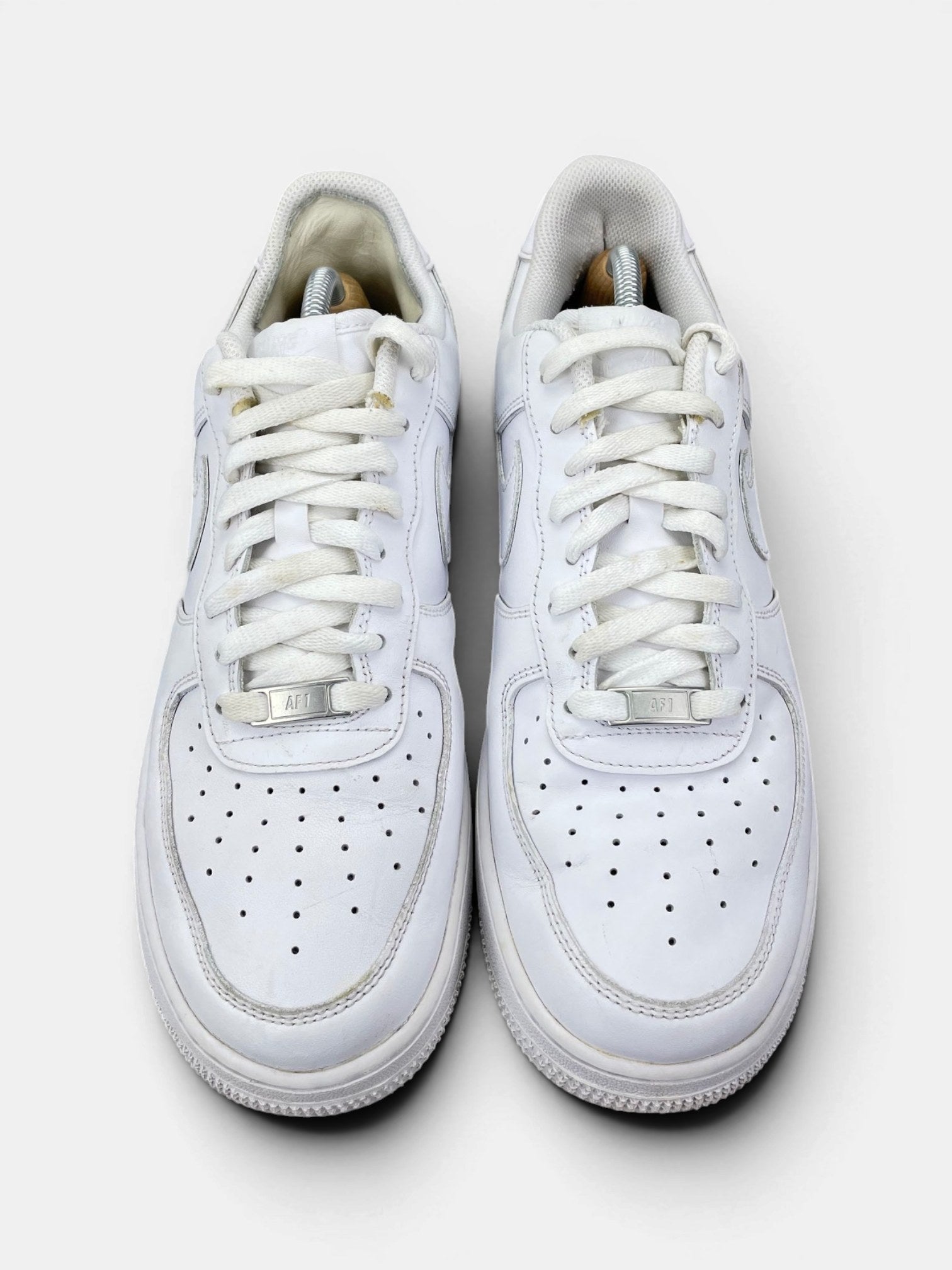 Nike Air Force 1 Low Triple White — buty sportowe męskie w bardzo dobrym stanie rozmiar 44.5, widok z góry
