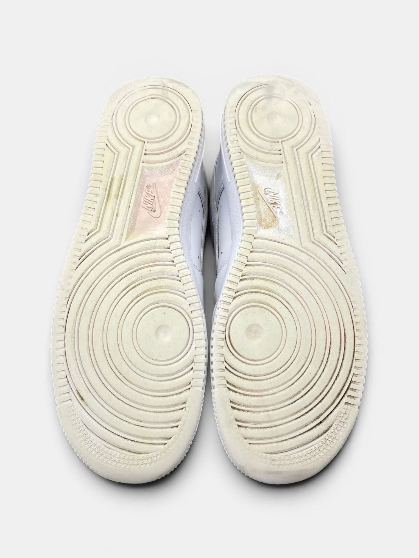Nike Air Force 1 Low Triple White — buty sportowe męskie w bardzo dobrym stanie rozmiar 44.5, podeszwa