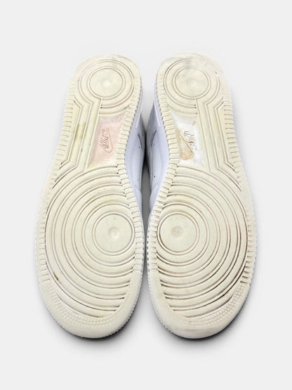 Nike Air Force 1 Low Triple White — buty sportowe męskie w bardzo dobrym stanie rozmiar 44.5, podeszwa