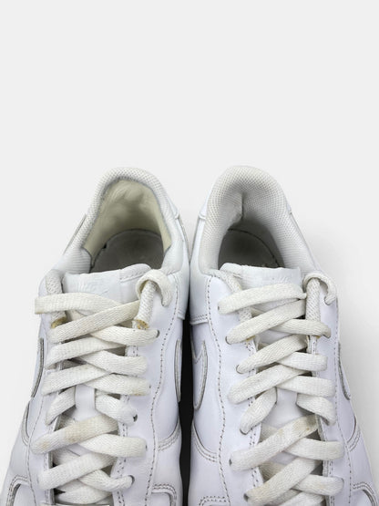 Nike Air Force 1 Low Triple White — buty sportowe męskie w bardzo dobrym stanie rozmiar 44.5, zapiętki butów