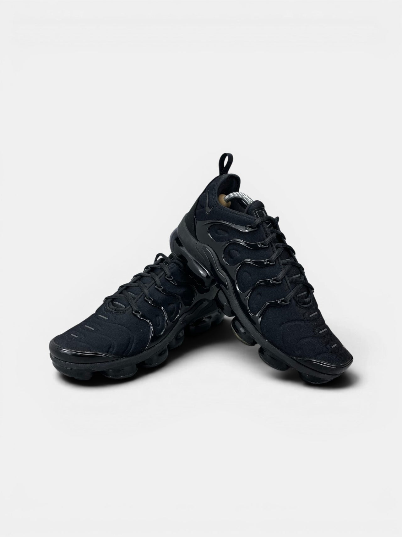 Nike Air VaporMax Plus Triple Black — buty sportowe męskie w bardzo dobrym stanie rozmiar 44, boczny profil