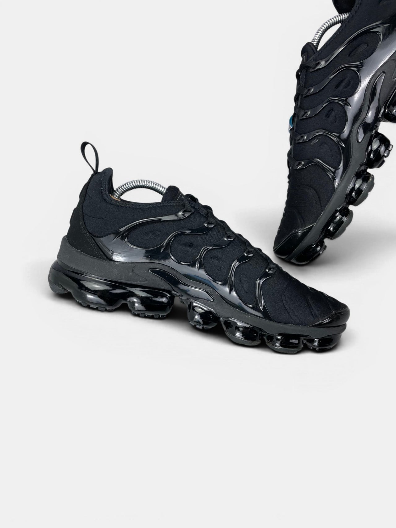 Nike Air VaporMax Plus Triple Black — buty sportowe męskie w bardzo dobrym stanie rozmiar 44, wewnętrzny panel lewego buta