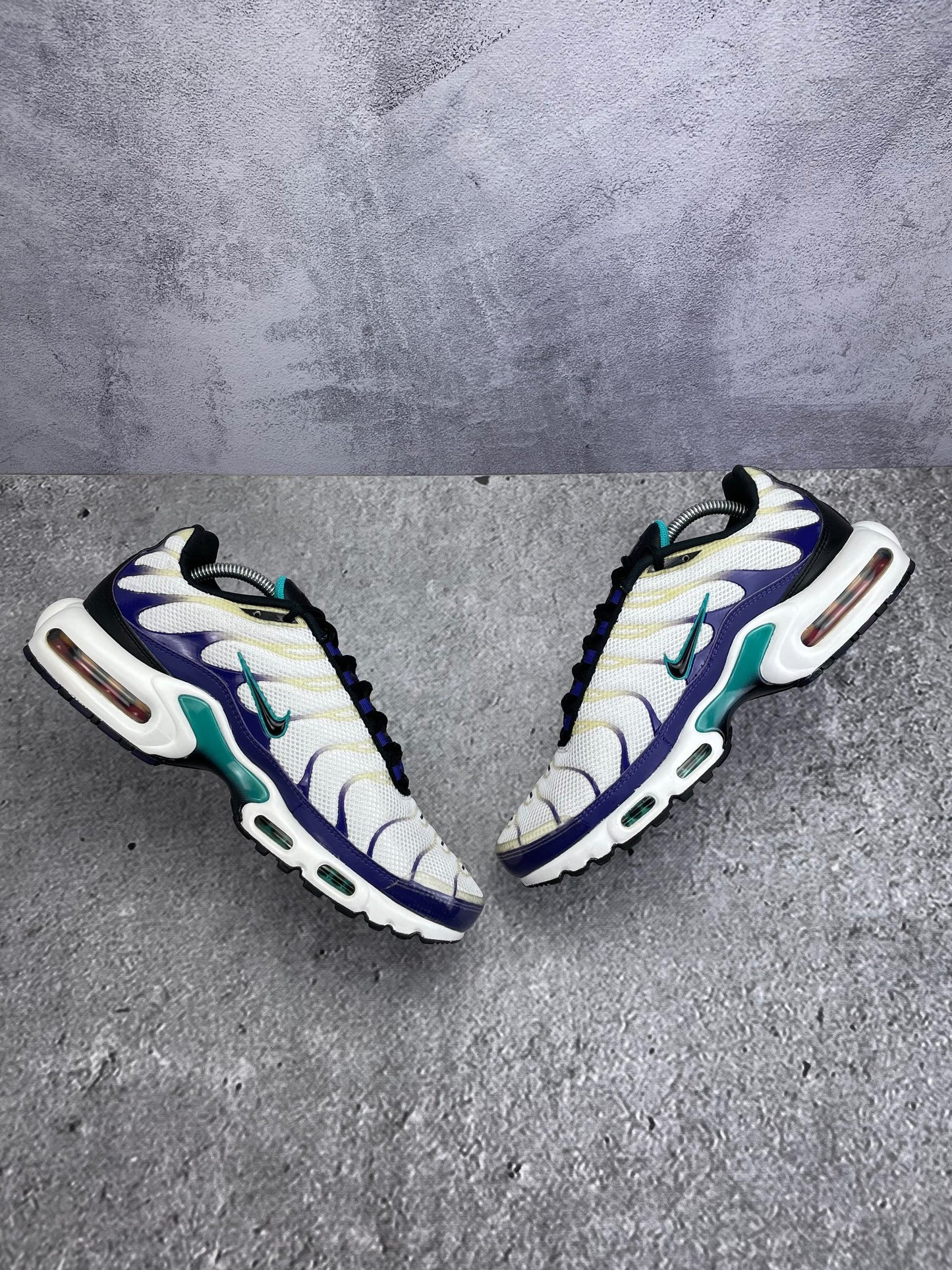 Nike Air Max Plus Grape - buty sportowe, zewnętrzny panel prawego buta