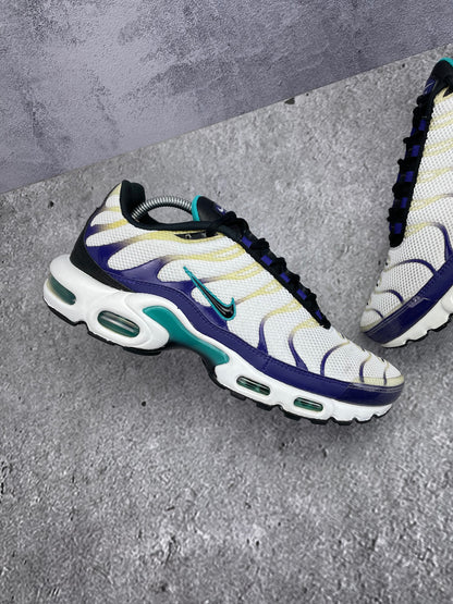 Nike Air Max Plus Grape - buty sportowe, zewnętrzny panel lewego buta