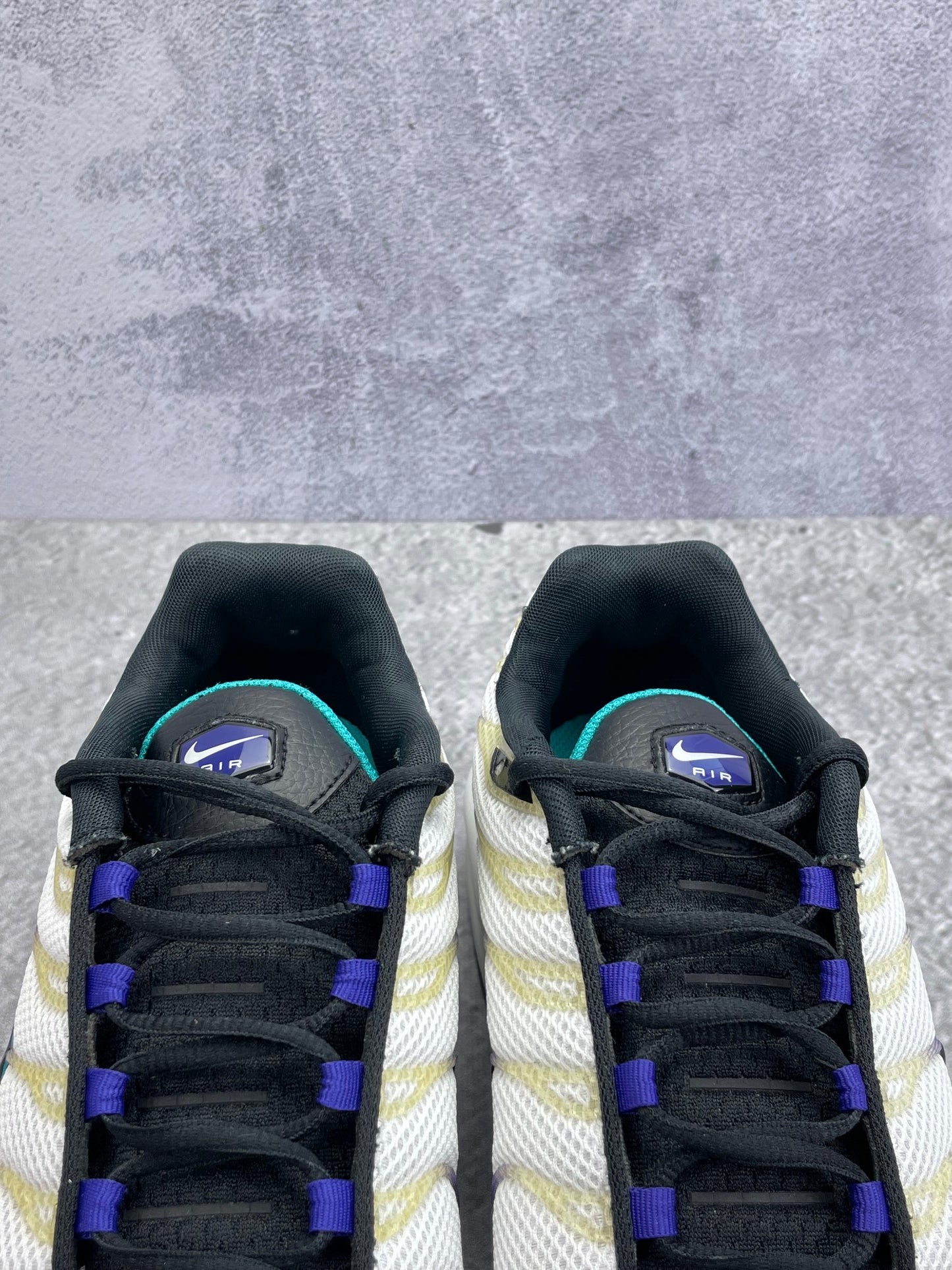Nike Air Max Plus Grape - buty sportowe, zapiętki butów