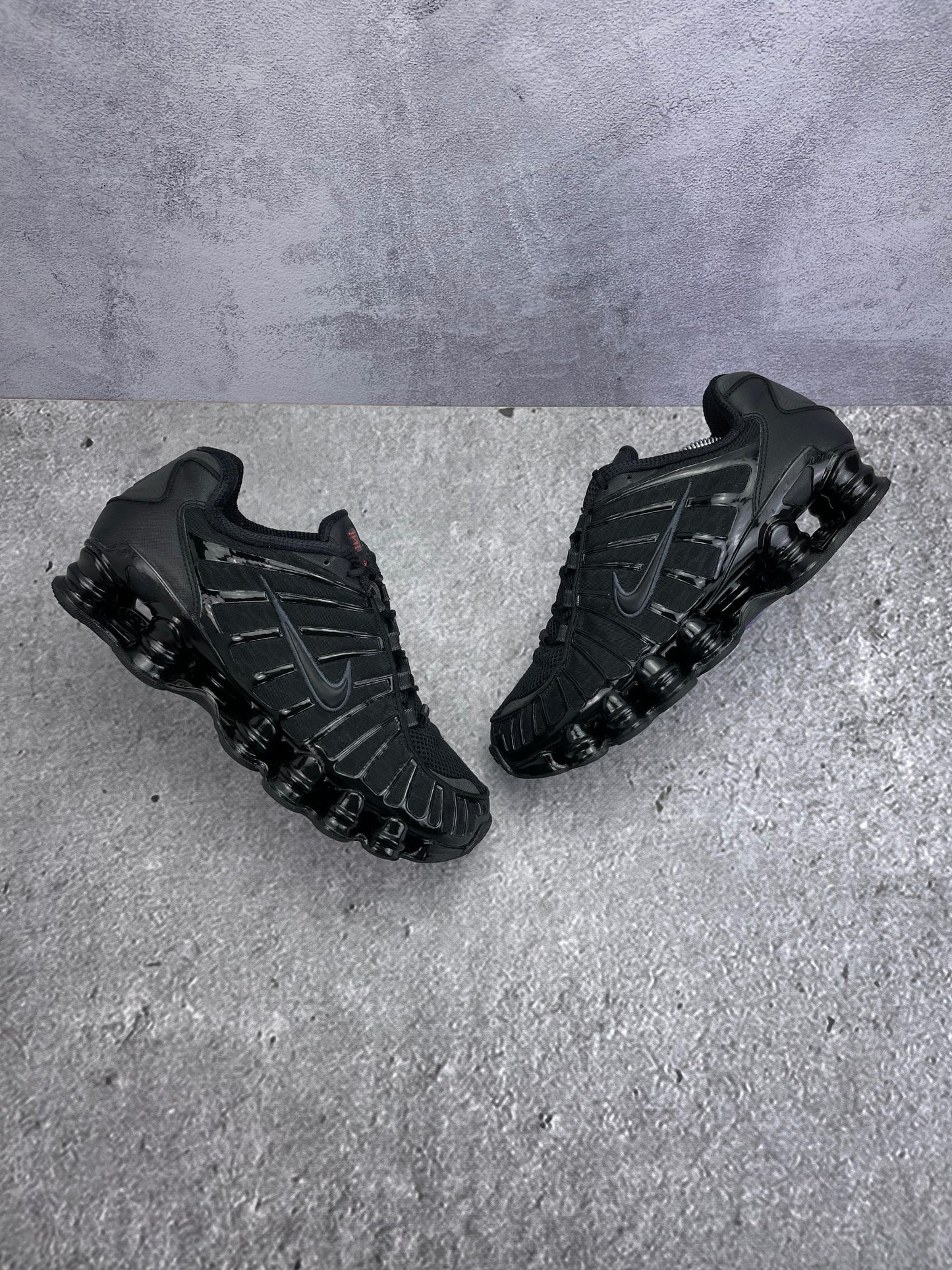 Nike Shox TL Black - buty sportowe, widok z góry na zewnętrzną stronę butów