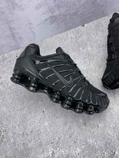 Nike Shox TL Black - buty sportowe, zewnętrzny panel lewego buta