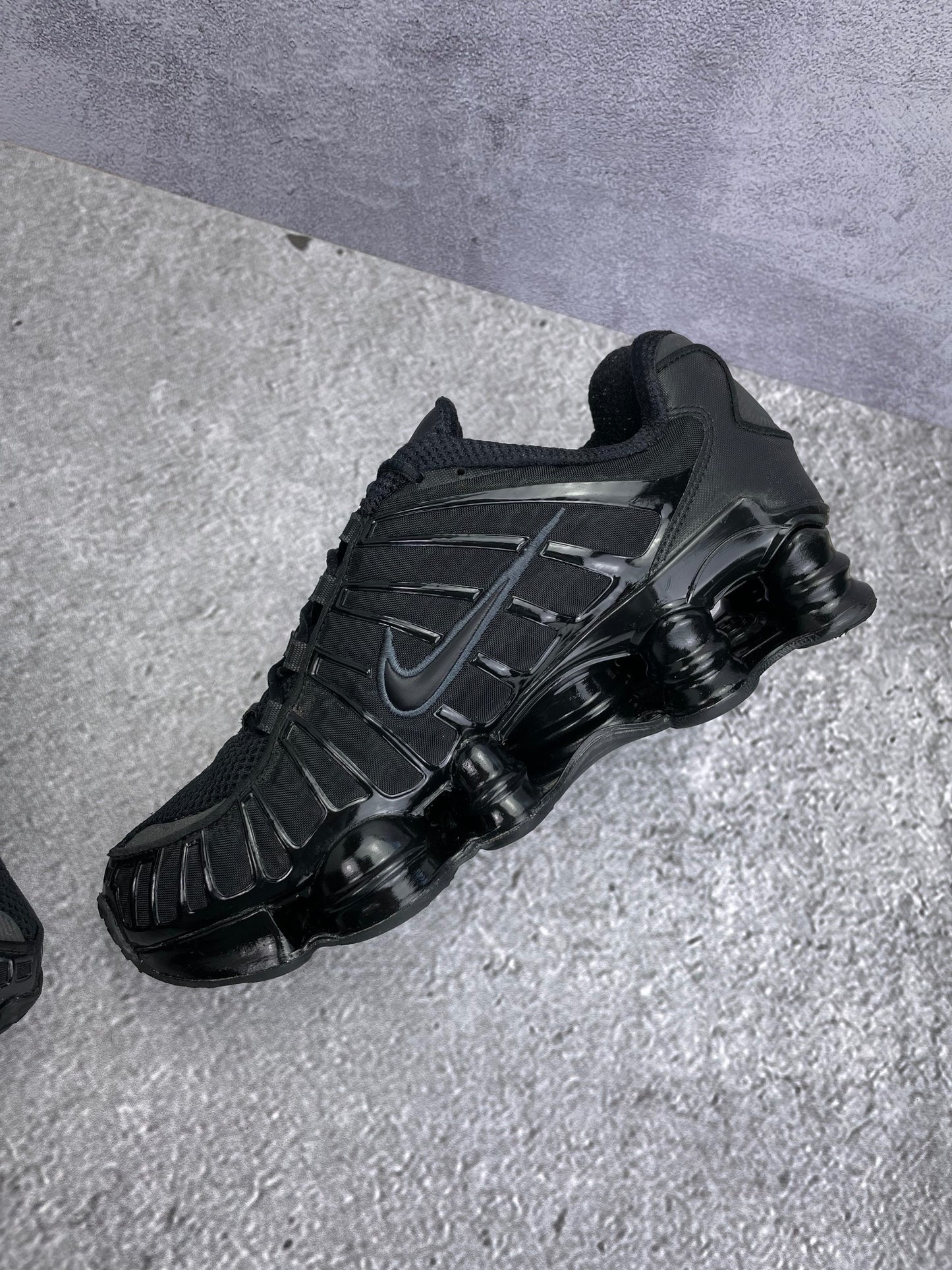 Nike Shox TL Black - buty sportowe, wewnętrzny panel prawego buta