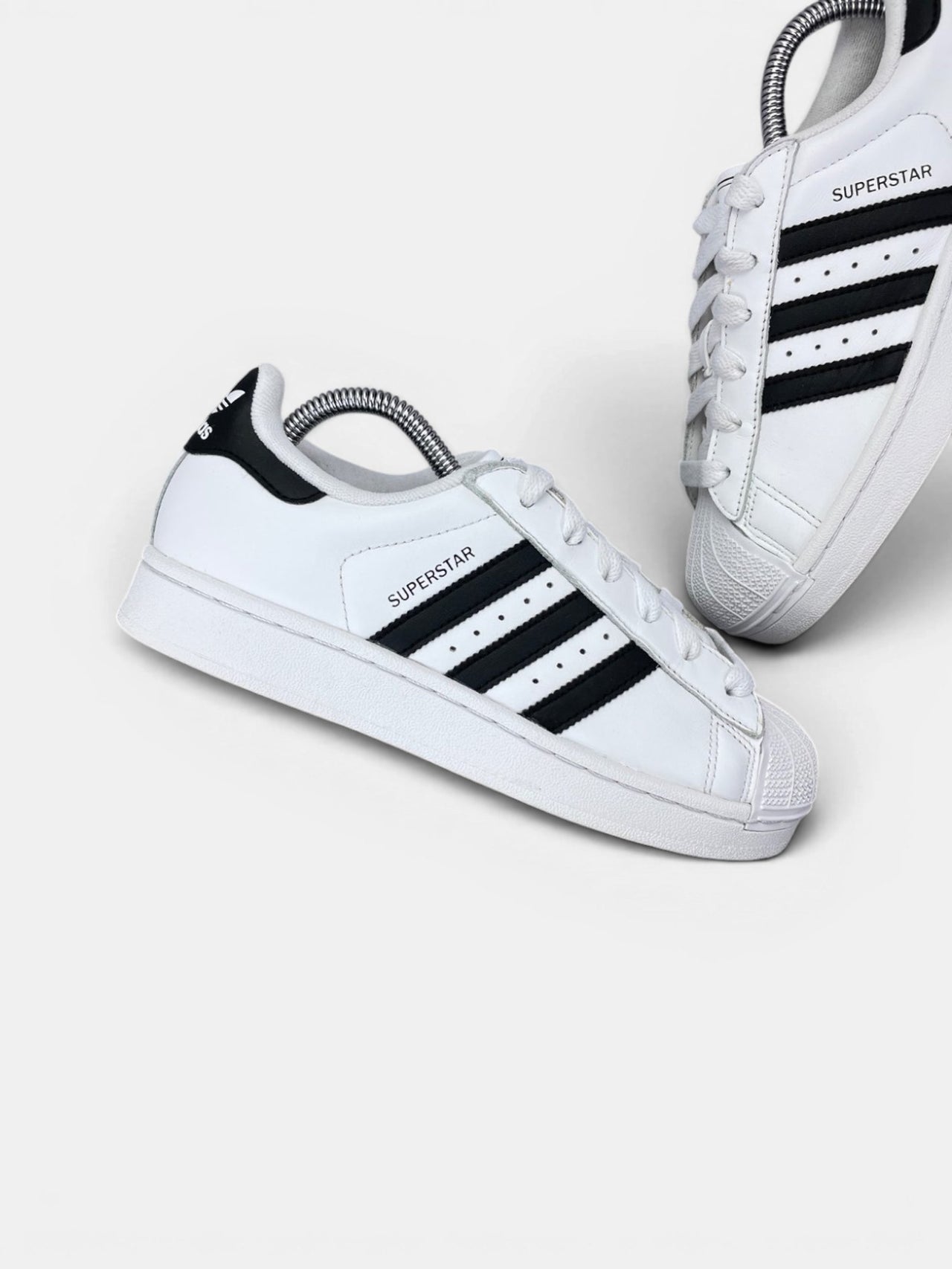 Adidas Superstar II — buty sportowe damskie w bardzo dobrym stanie rozmiar 36 2/3, zewnętrzny panel prawego buta