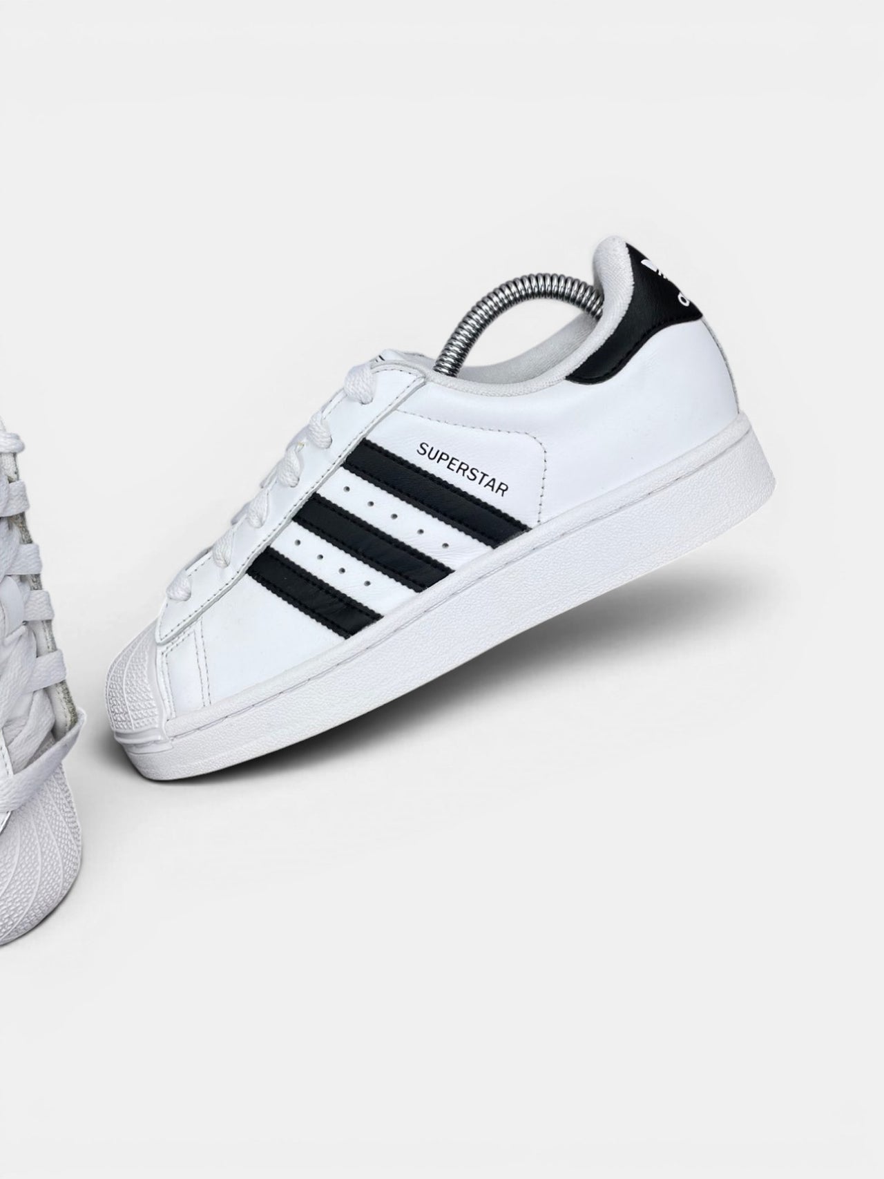 Adidas Superstar II — buty sportowe damskie w bardzo dobrym stanie rozmiar 36 2/3, zewnętrzny panel lewego buta