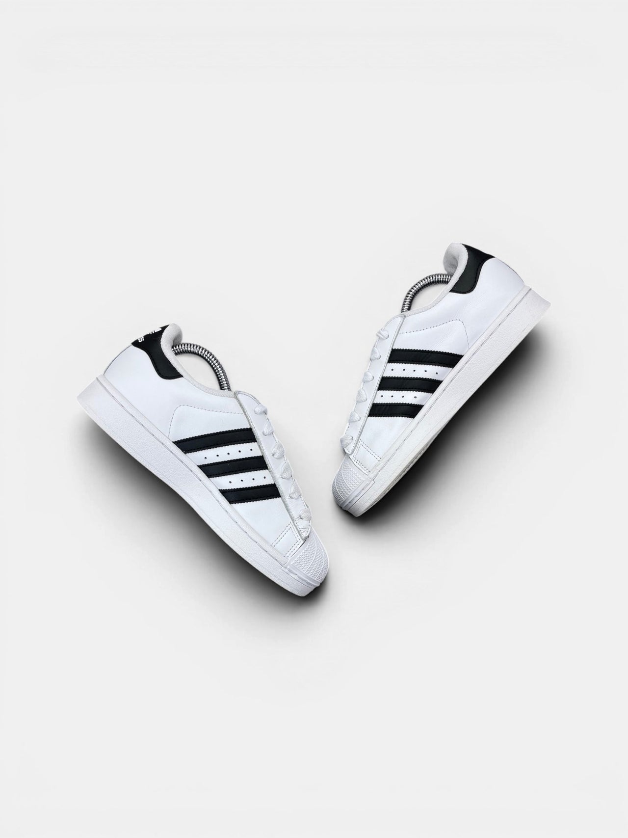 Adidas Superstar II — buty sportowe damskie w bardzo dobrym stanie rozmiar 36 2/3, widok z góry na wewnętrzną stronę butów
