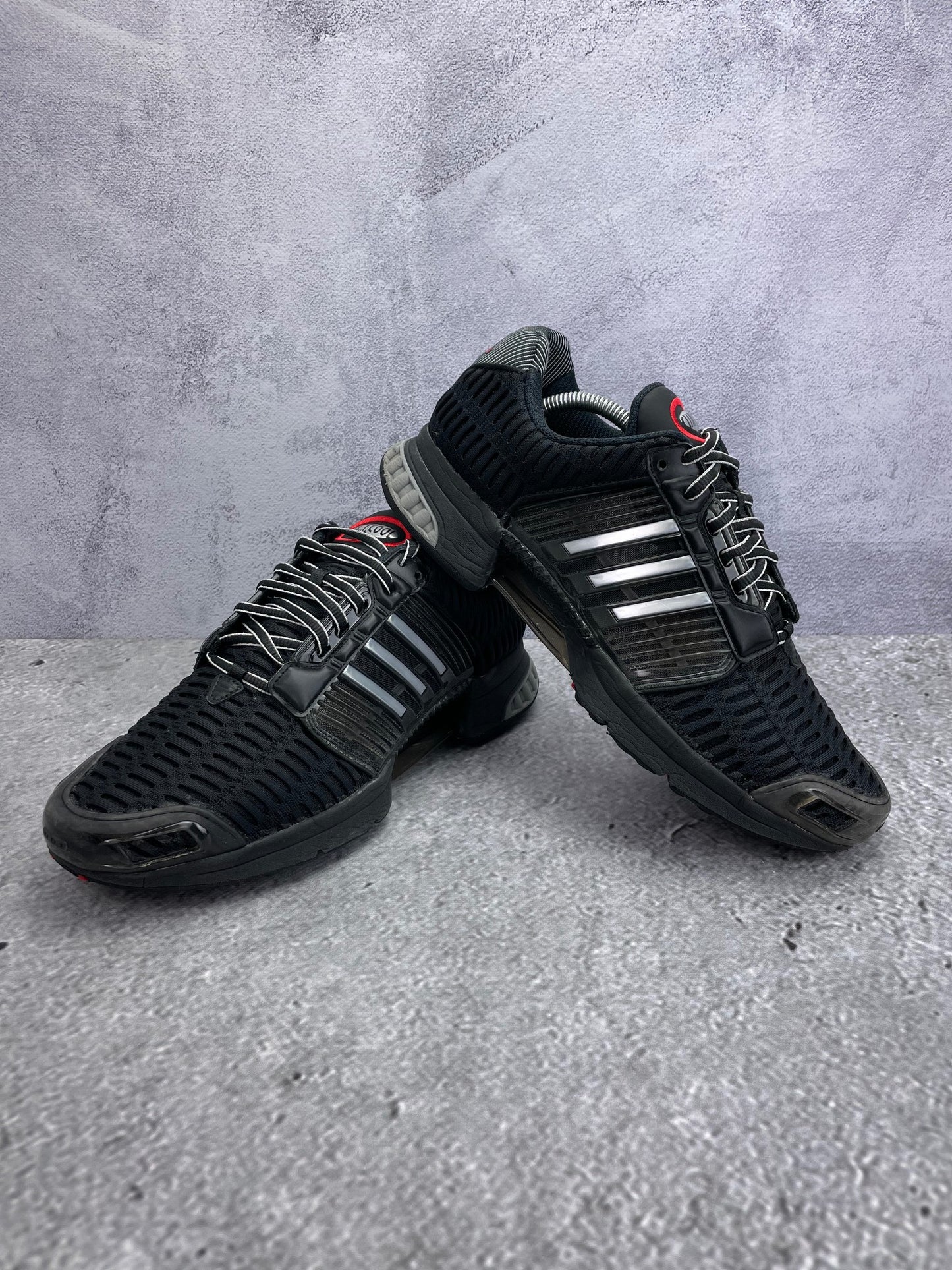 adidas Climacool 1 “Core Black / Red / Core Black” Core Black Red - buty sportowe, para butów, widok z boku na tle studyjnym