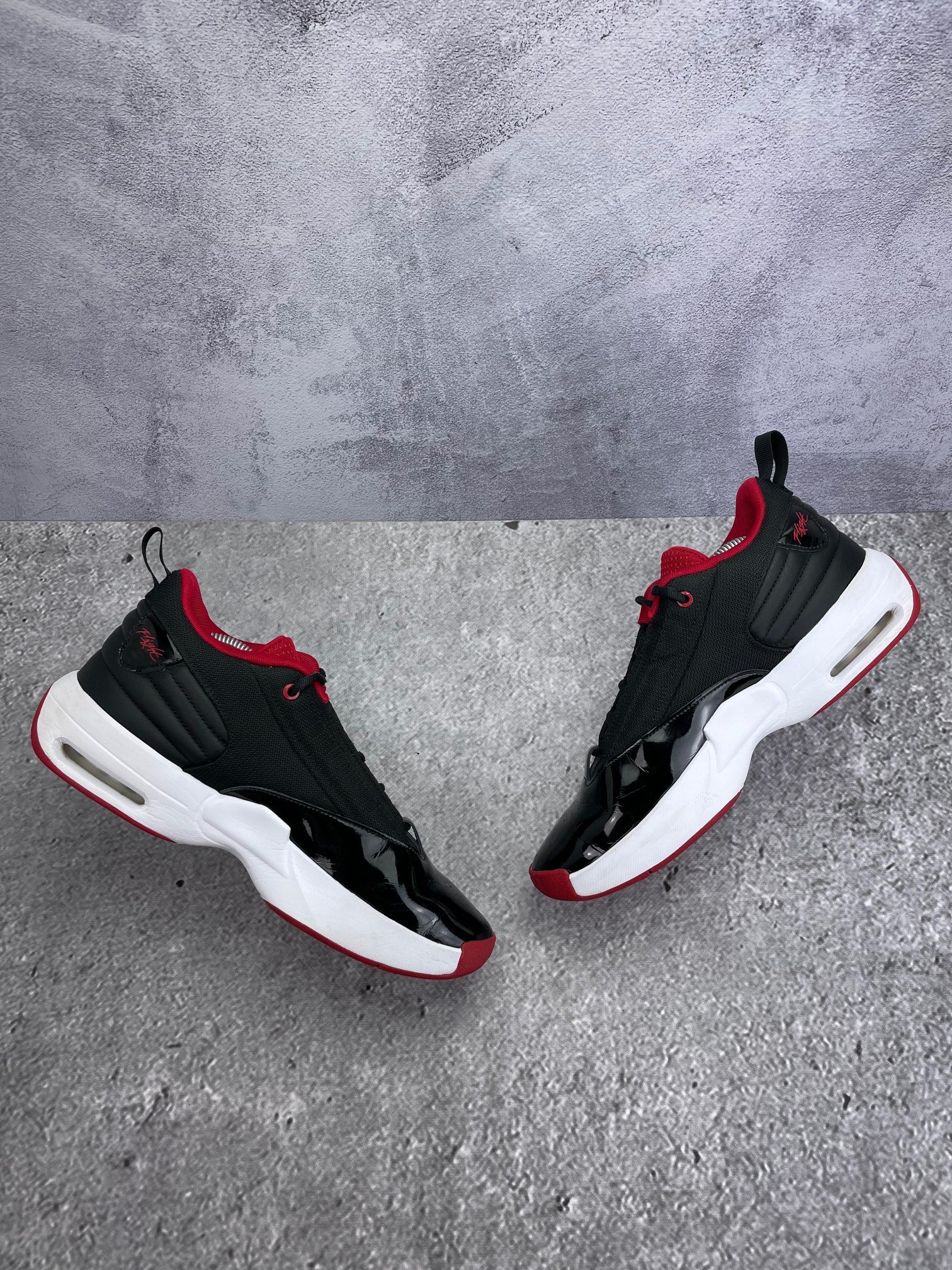 Jordan Max Aura 6 Bred - buty sportowe, zewnętrzny panel prawego buta