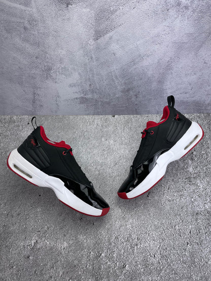 Jordan Max Aura 6 Bred - buty sportowe, zewnętrzny panel prawego buta
