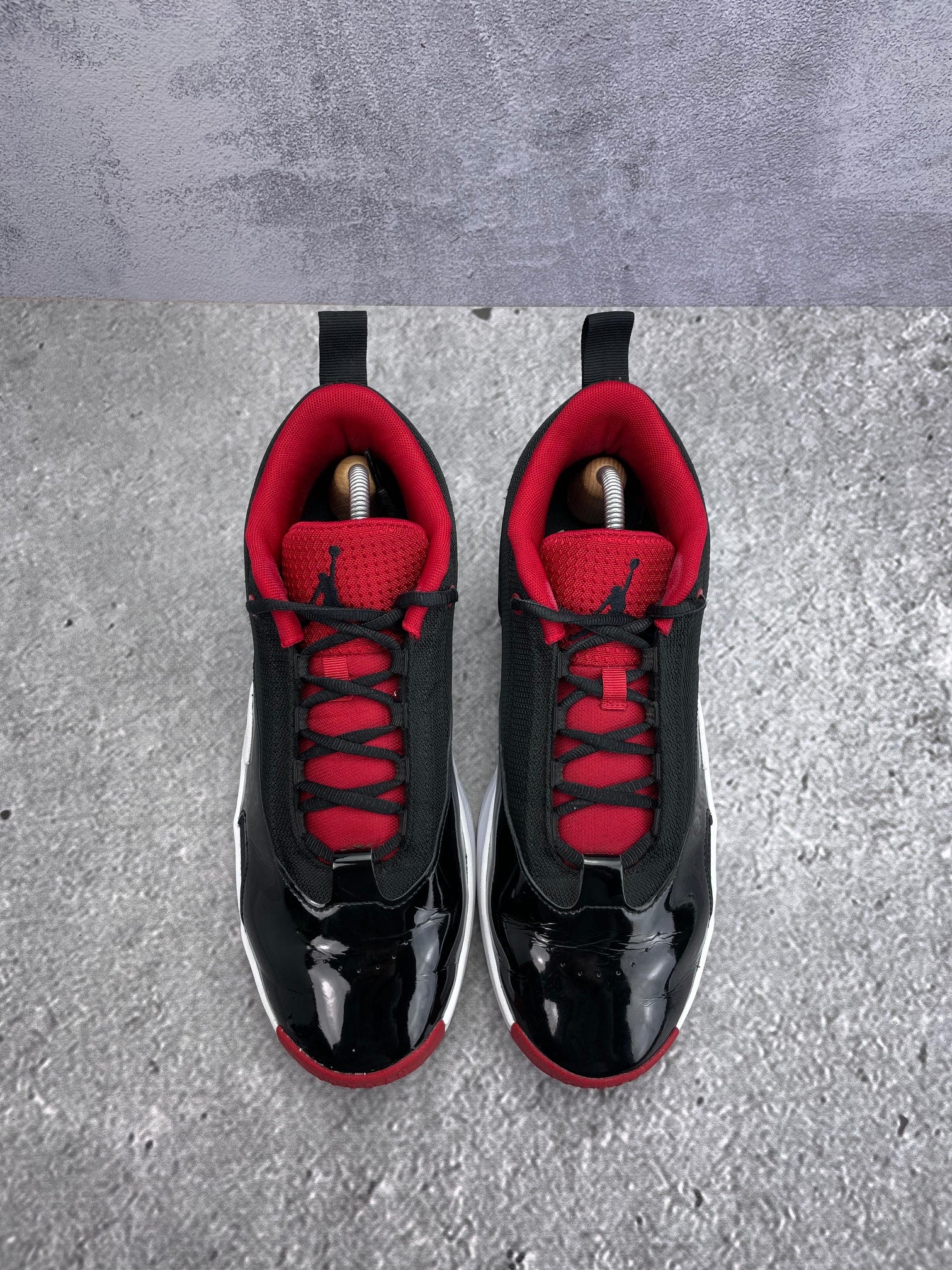 Jordan Max Aura 6 Bred - buty sportowe, widok z góry