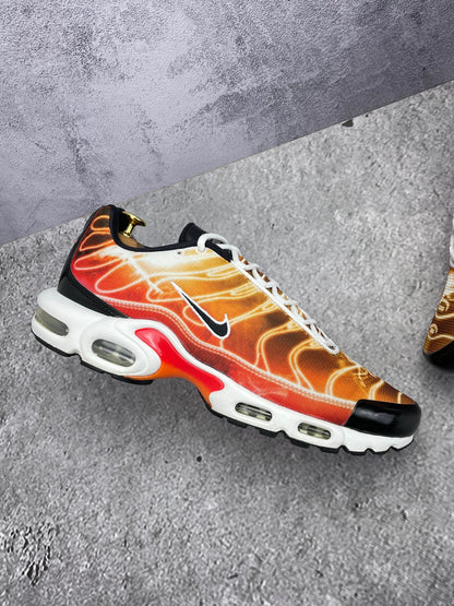 Nike Air Max Plus Light Photography - buty sportowe, zewnętrzny panel lewego buta
