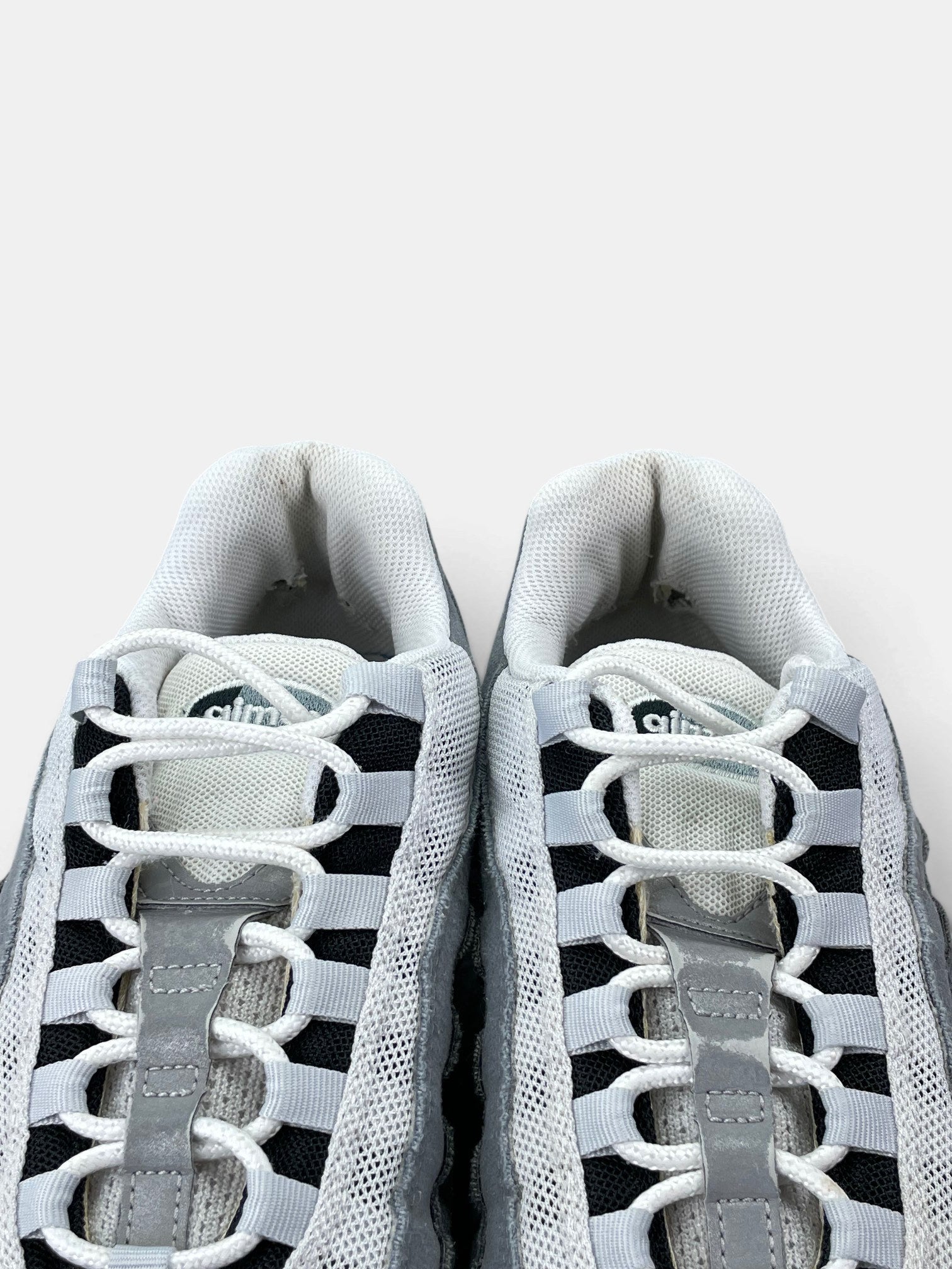 Nike Air Max 95 Jewel Grey — buty sportowe męskie w bardzo dobrym stanie rozmiar 42.5, zapiętki butów