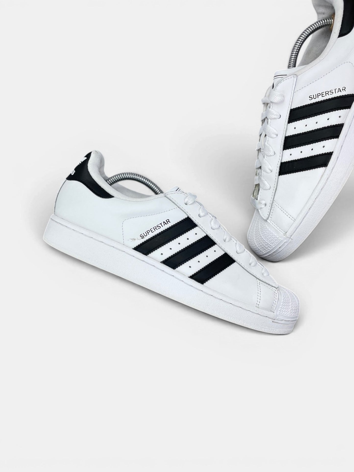 Adidas Superstar II — buty sportowe męskie w bardzo dobrym stanie rozmiar 44, zewnętrzny panel prawego buta