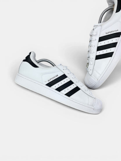 Adidas Superstar II — buty sportowe męskie w bardzo dobrym stanie rozmiar 44, zewnętrzny panel prawego buta