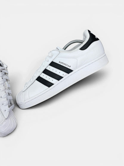 Adidas Superstar II — buty sportowe męskie w bardzo dobrym stanie rozmiar 44, zewnętrzny panel lewego buta