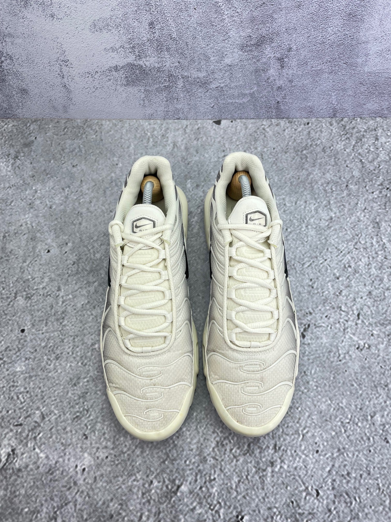 Nike Air Max Plus Light Orewood Cave Stone - buty sportowe, widok z góry