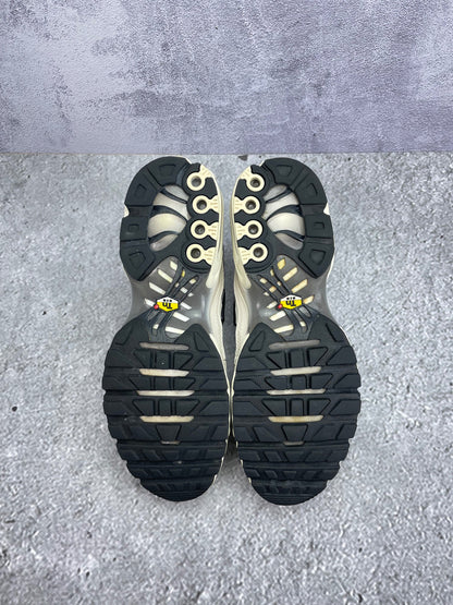 Nike Air Max Plus Light Orewood Cave Stone - buty sportowe, podeszwa