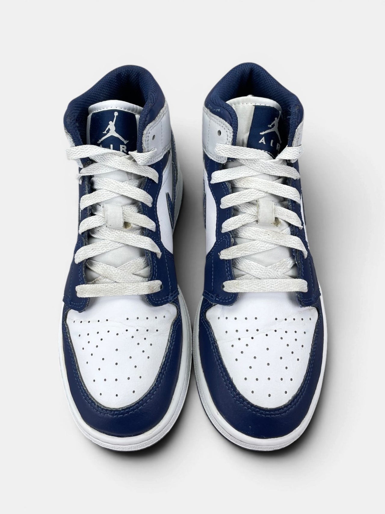 Nike Air Jordan 1 Mid Smoke Grey Obsidian — buty sportowe damskie w bardzo dobrym stanie rozmiar 37.5, widok z góry
