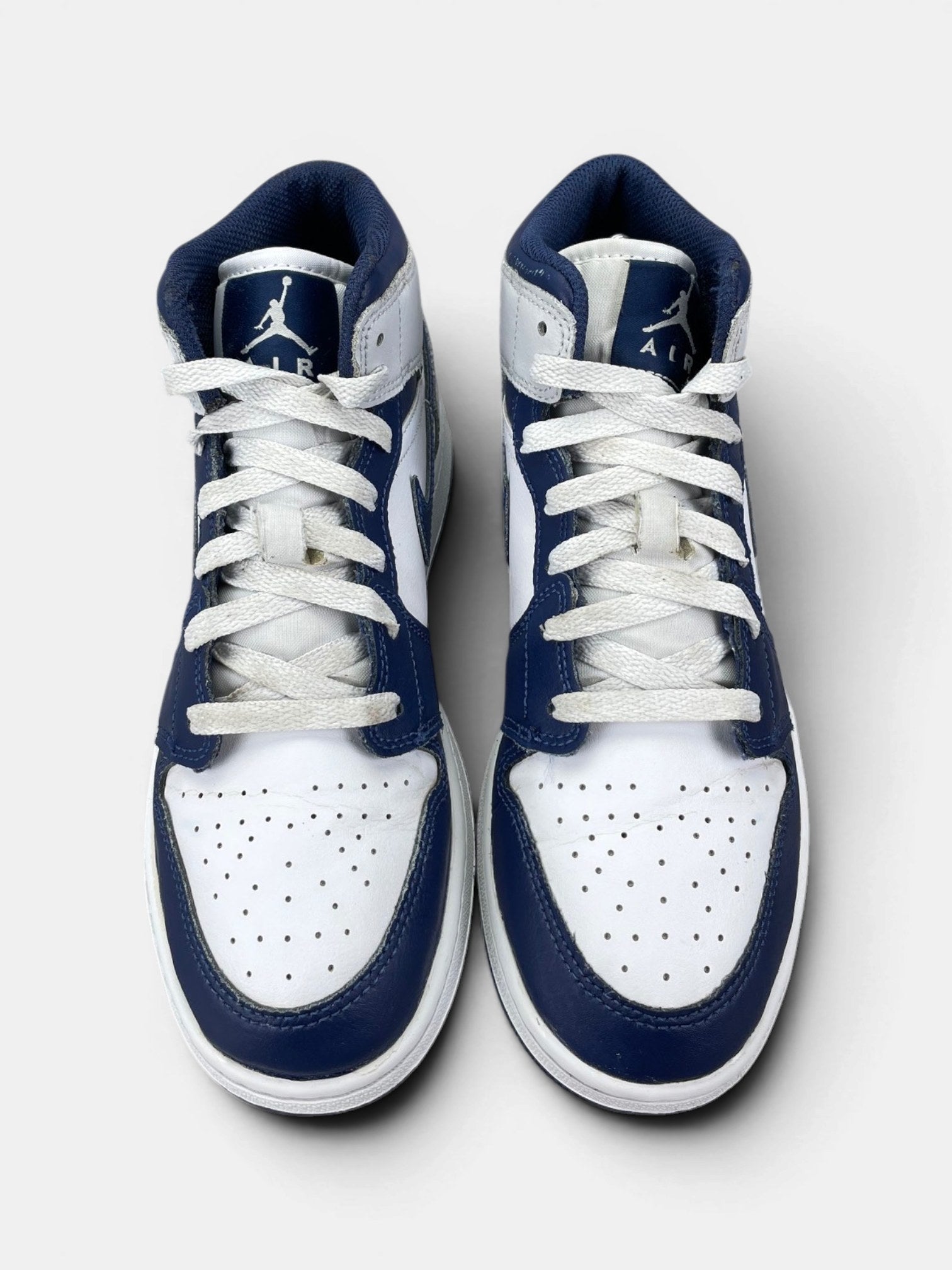 Nike Air Jordan 1 Mid Smoke Grey Obsidian — buty sportowe damskie w bardzo dobrym stanie rozmiar 37.5, widok z góry