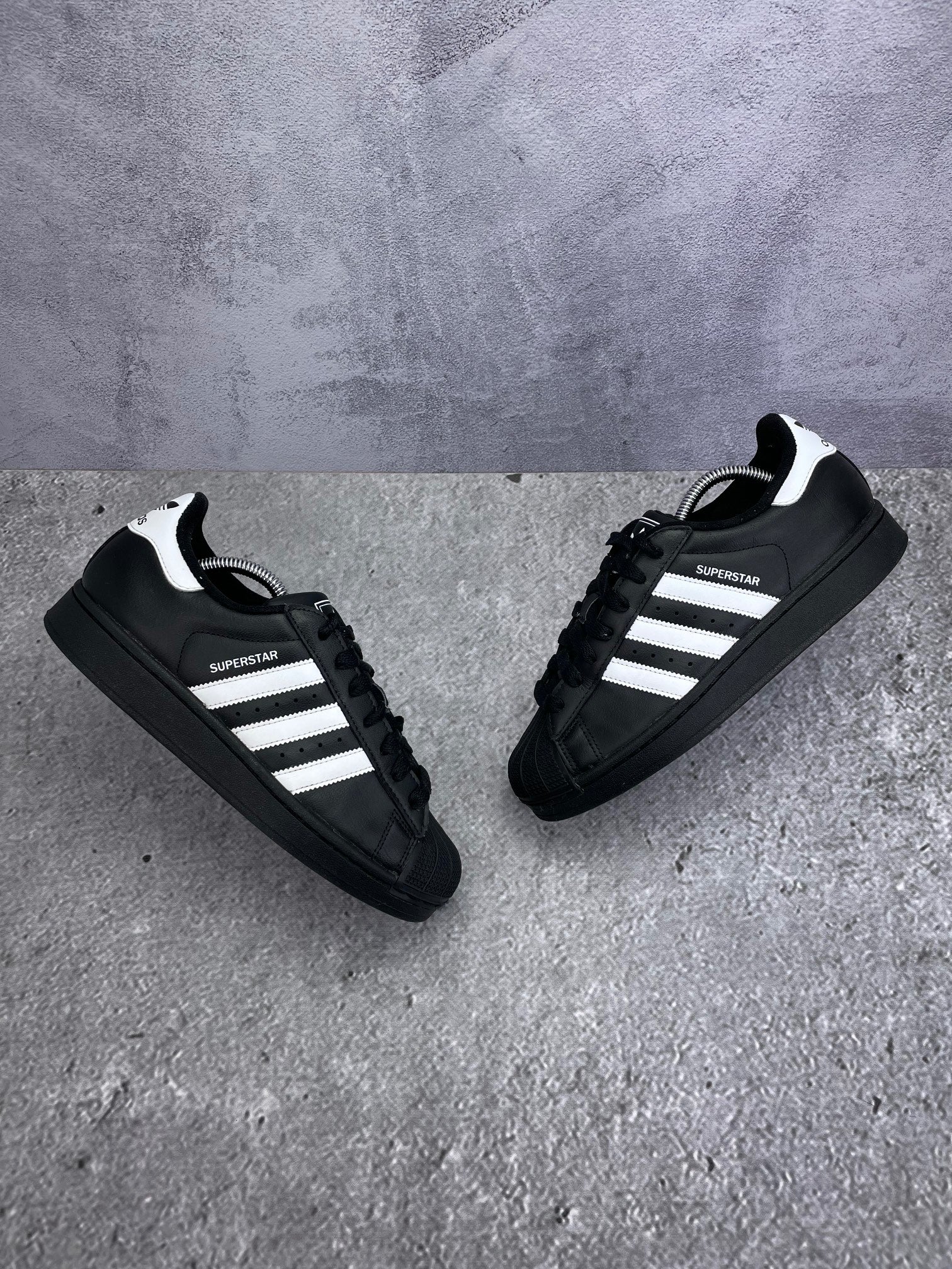 adidas Superstar II Black White - buty sportowe, widok z góry na zewnętrzną stronę butów