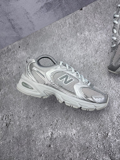 New Balance 530 Silver Metallic Moonbeam - buty sportowe, zewnętrzny panel lewego buta