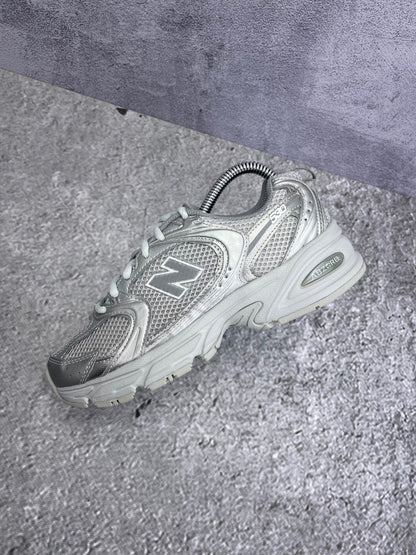 New Balance 530 Silver Metallic Moonbeam - buty sportowe, widok z góry na wewnętrzną stronę butów