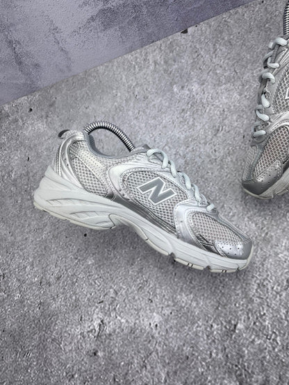 New Balance 530 Silver Metallic Moonbeam - buty sportowe, wewnętrzny panel lewego buta