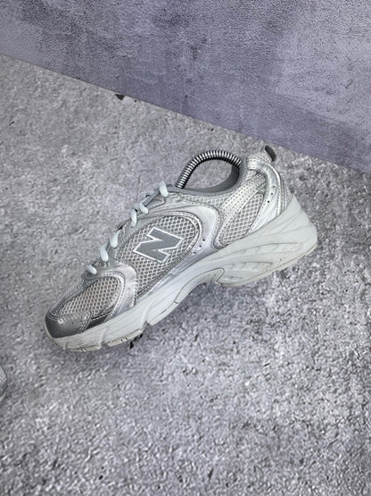 New Balance 530 Silver Metallic Moonbeam - buty sportowe, wewnętrzny panel prawego buta