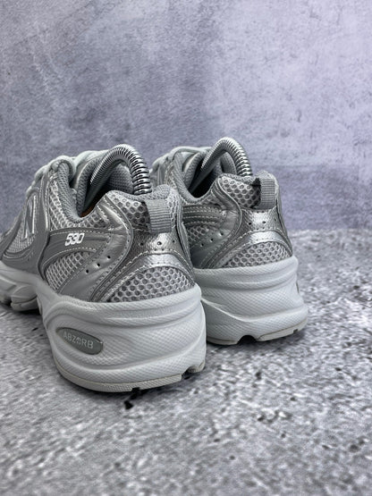 New Balance 530 Silver Metallic Moonbeam - buty sportowe, widok z tyłu