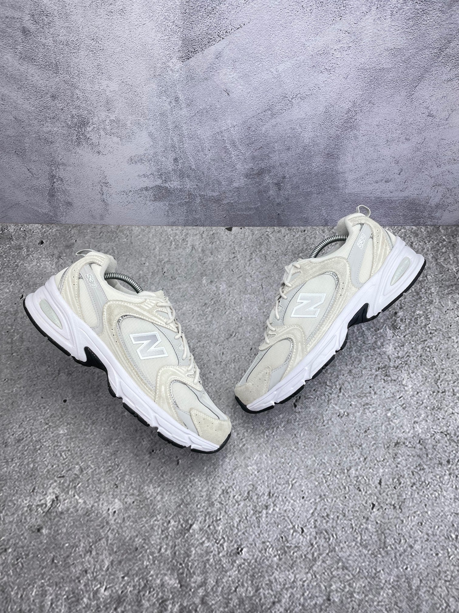 New Balance 530 Sea Salt - buty sportowe, widok z góry na zewnętrzną stronę butów