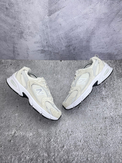 New Balance 530 Sea Salt - buty sportowe, widok z góry na zewnętrzną stronę butów