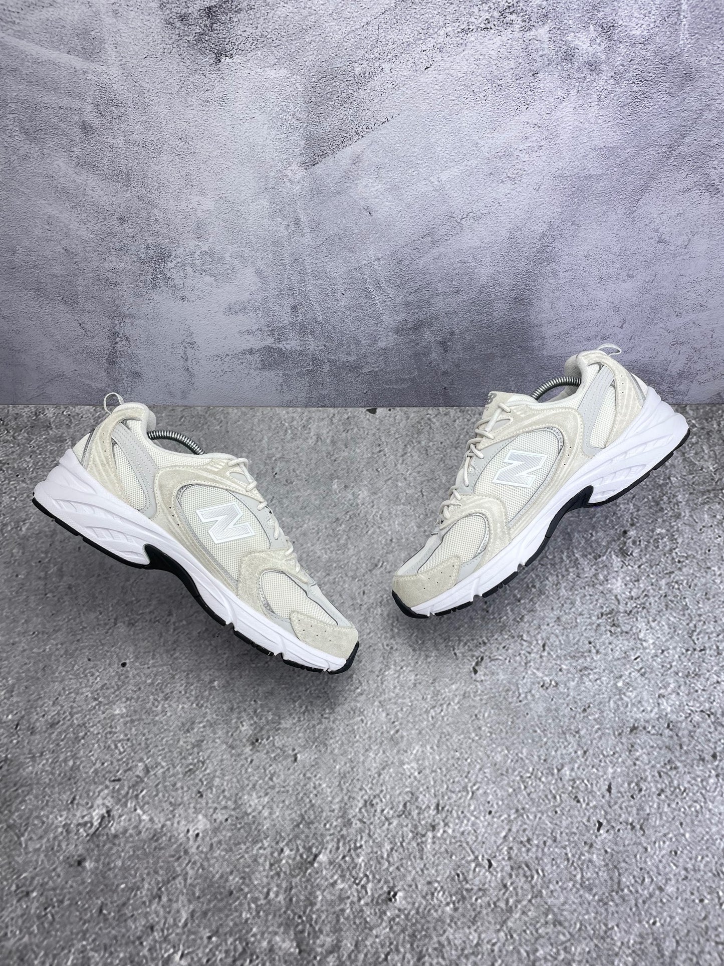 New Balance 530 Sea Salt - buty sportowe, zewnętrzny panel prawego buta