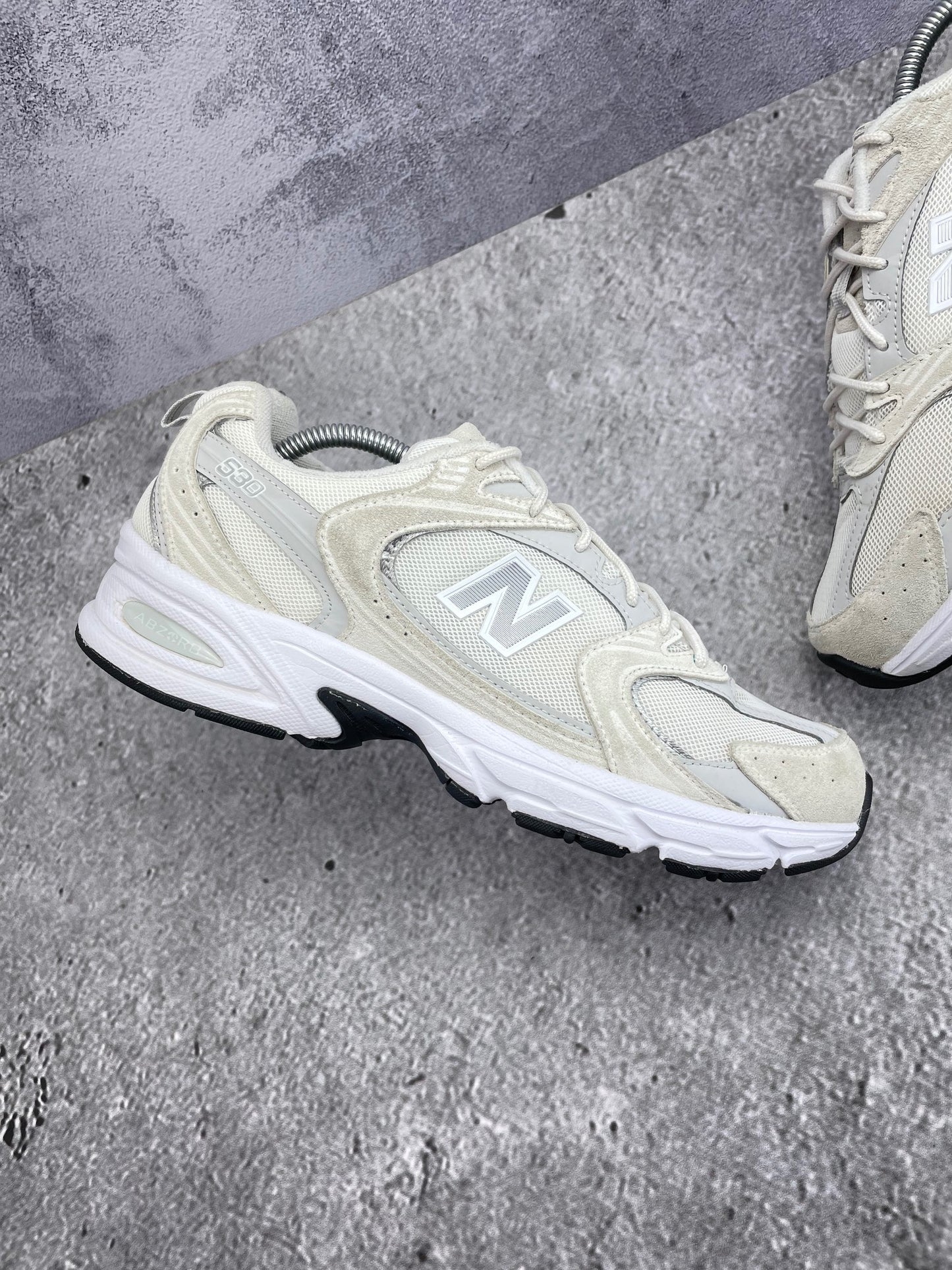 New Balance 530 Sea Salt - buty sportowe, zewnętrzny panel lewego buta