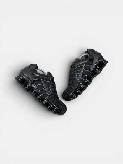 Nike Shox TL Black Metallic Hematite — buty sportowe męskie w bardzo dobrym stanie rozmiar 42.5, widok z góry na zewnętrzną stronę butów