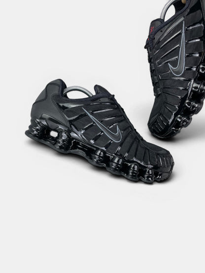 Nike Shox TL Black Metallic Hematite — buty sportowe męskie w bardzo dobrym stanie rozmiar 42.5, zewnętrzny panel prawego buta