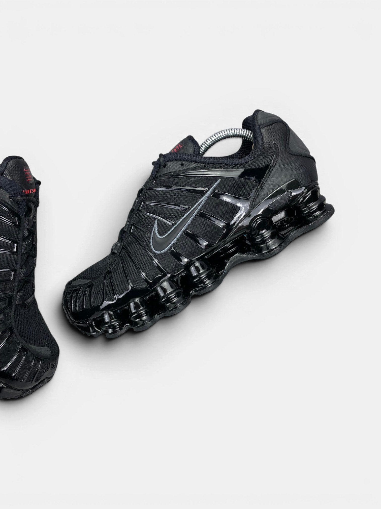 Nike Shox TL Black Metallic Hematite — buty sportowe męskie w bardzo dobrym stanie rozmiar 42.5, zewnętrzny panel lewego buta