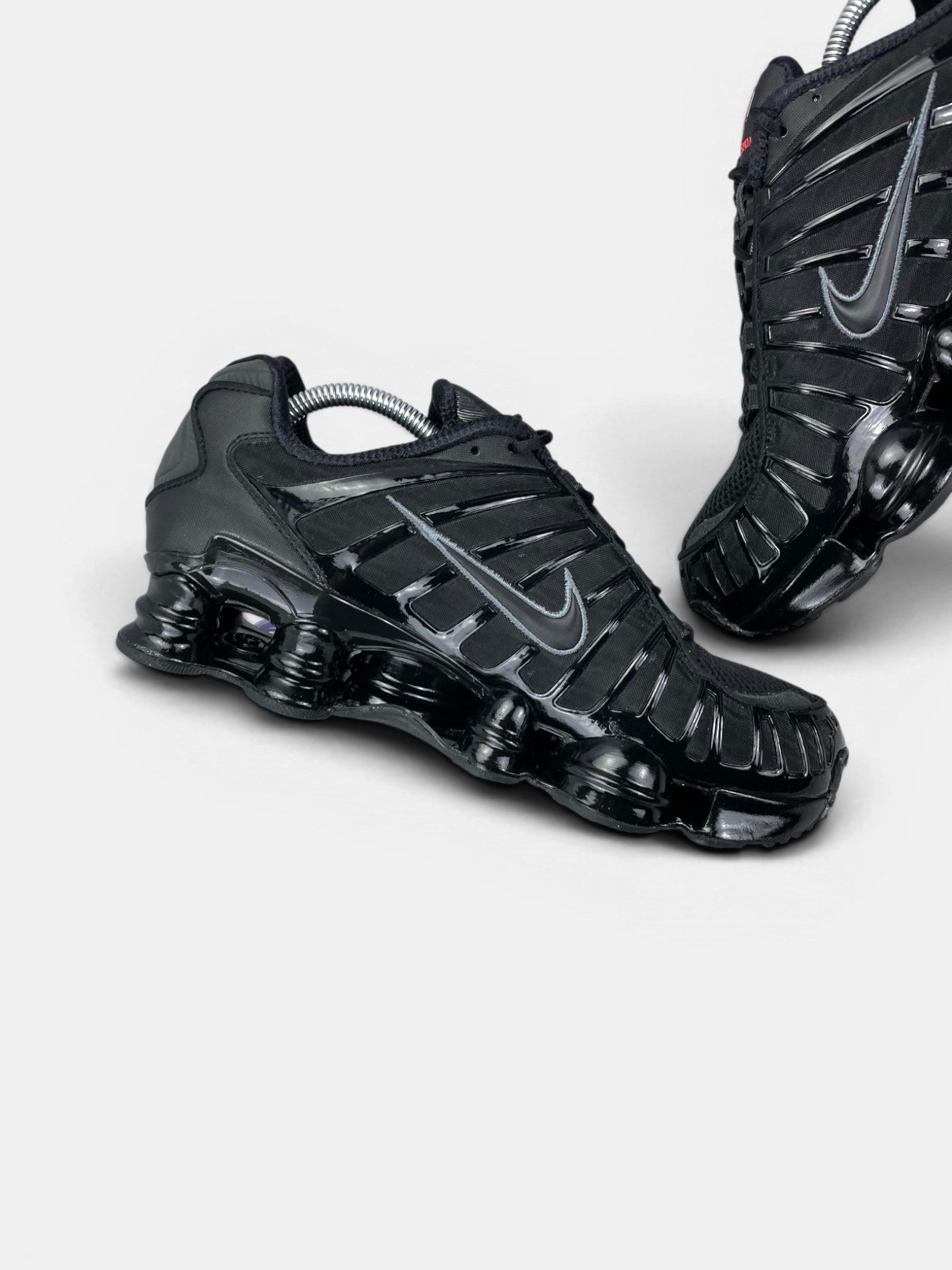 Nike Shox TL Black Metallic Hematite — buty sportowe męskie w bardzo dobrym stanie rozmiar 42.5, wewnętrzny panel lewego buta