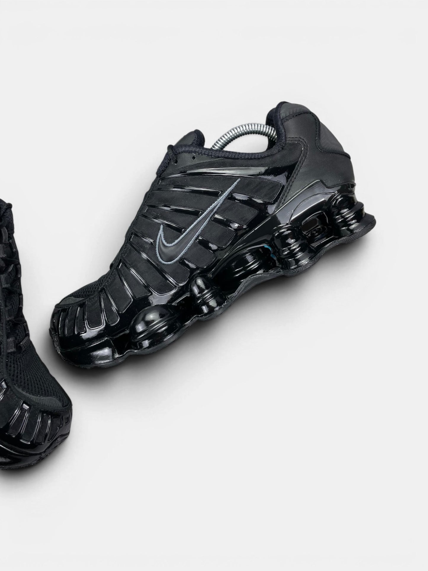 Nike Shox TL Black Metallic Hematite — buty sportowe męskie w bardzo dobrym stanie rozmiar 42.5, wewnętrzny panel prawego buta