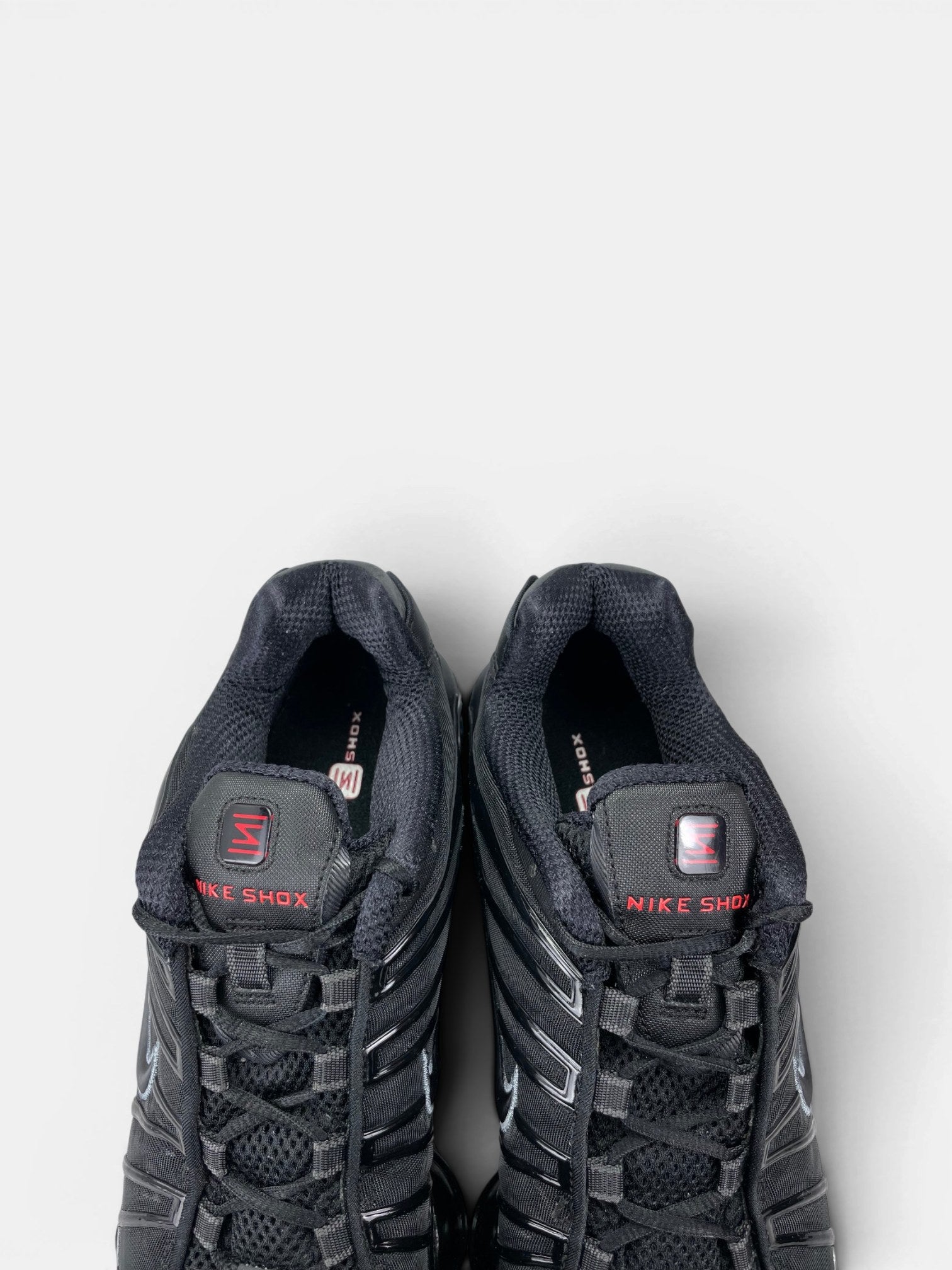 Nike Shox TL Black Metallic Hematite — buty sportowe męskie w bardzo dobrym stanie rozmiar 42.5, zapiętki butów