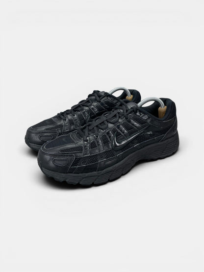 Nike P-6000 Black — buty sportowe męskie w bardzo dobrym stanie rozmiar 42.5, widok z boku
