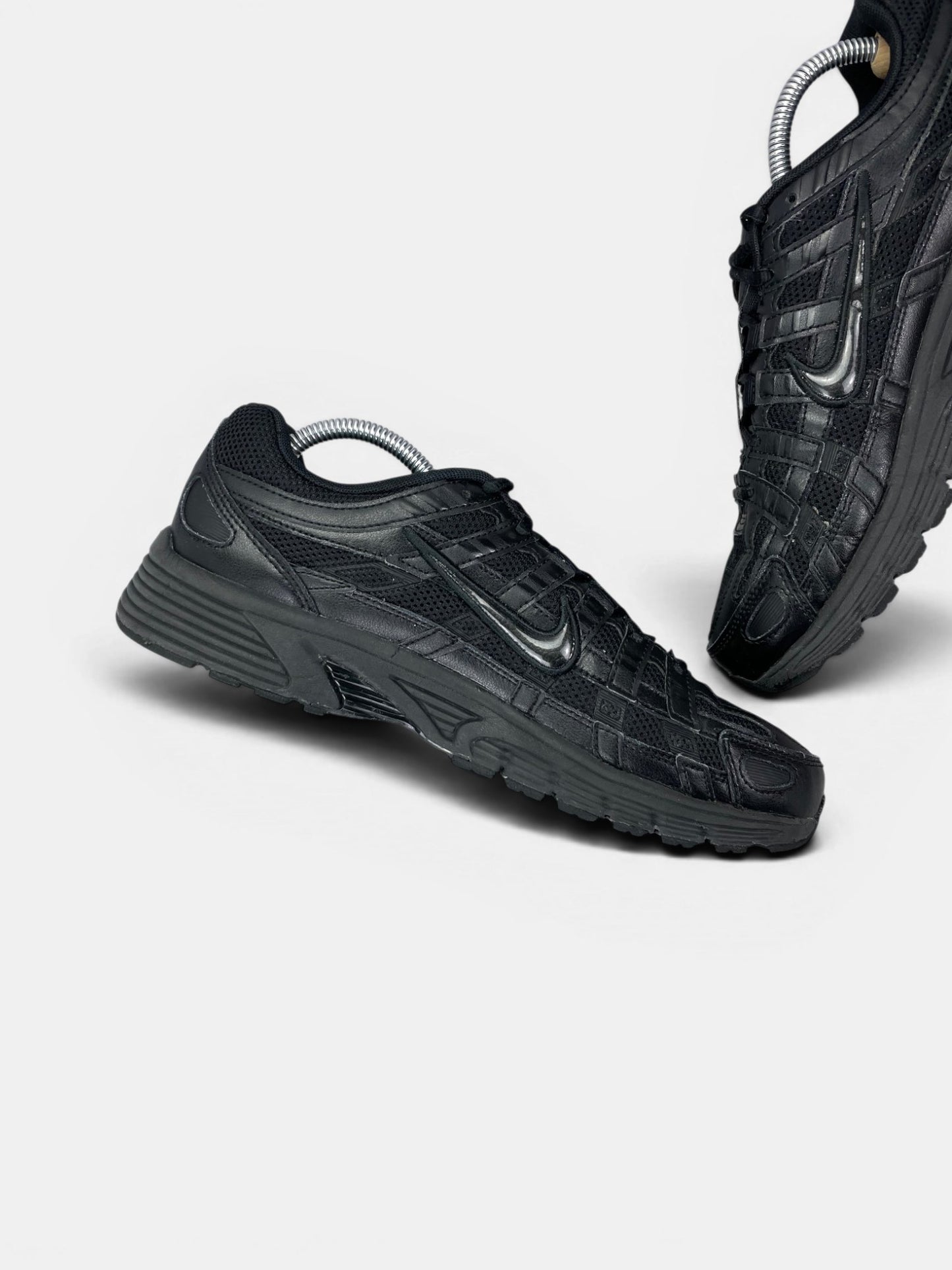 Nike P-6000 Black — buty sportowe męskie w bardzo dobrym stanie rozmiar 42.5, wewnętrzny panel lewego buta