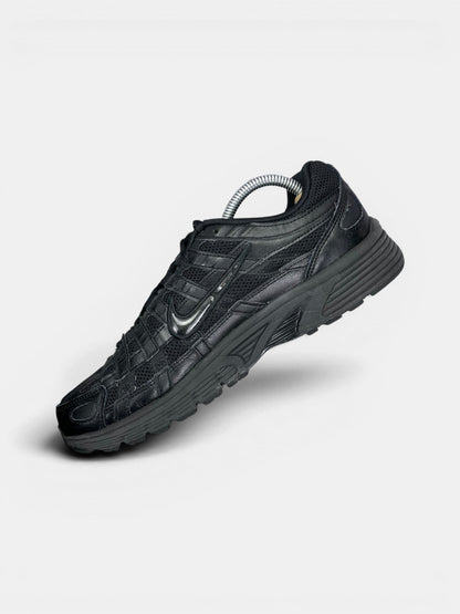 Nike P-6000 Black — buty sportowe męskie w bardzo dobrym stanie rozmiar 42.5, wewnętrzny panel prawego buta