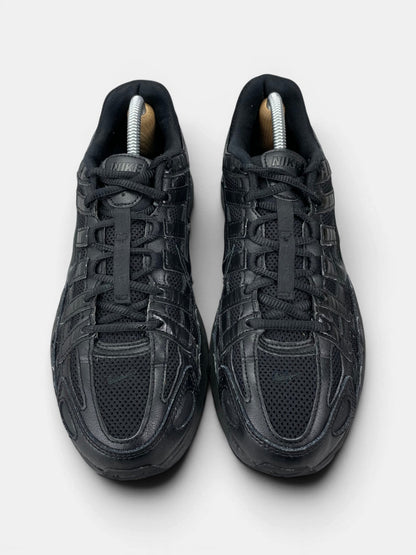 Nike P-6000 Black — buty sportowe męskie w bardzo dobrym stanie rozmiar 42.5, widok z góry