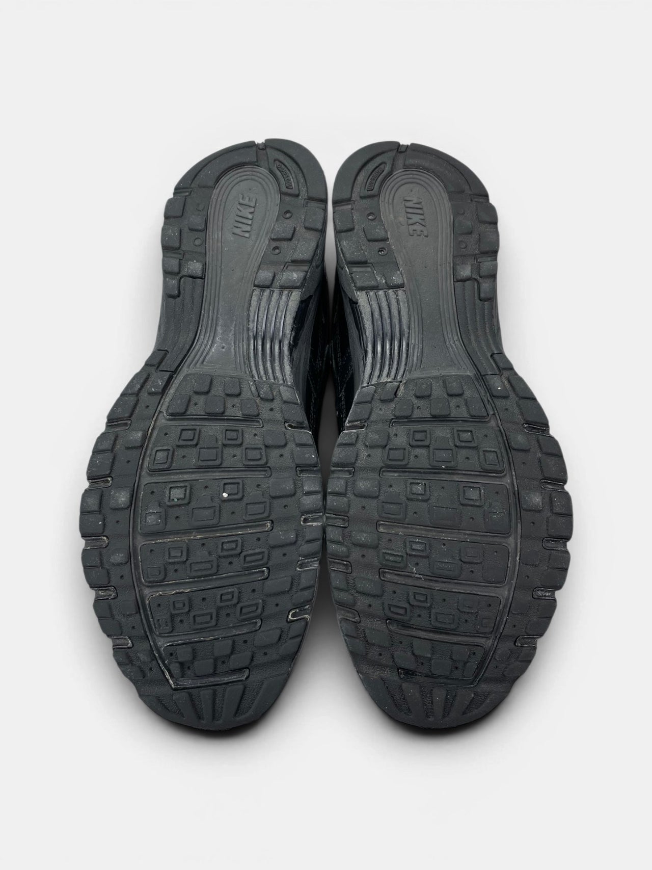 Nike P-6000 Black — buty sportowe męskie w bardzo dobrym stanie rozmiar 42.5, podeszwa
